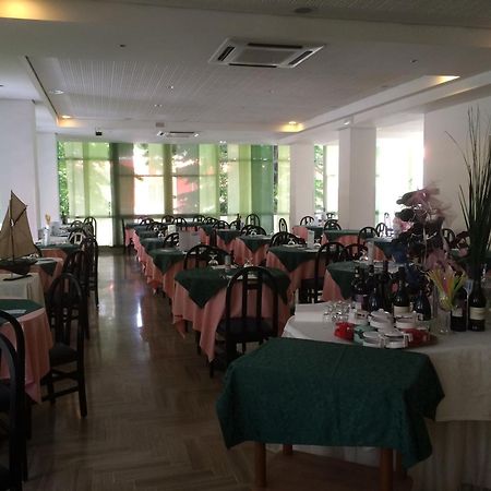 Hotel Sultano Rimini Buitenkant foto